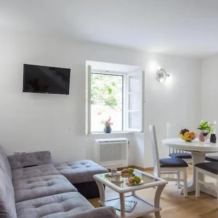 My Palace La Strada Apartment *
