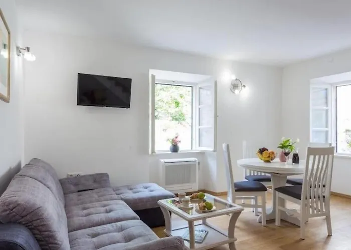 My Palace La Strada Apartment *